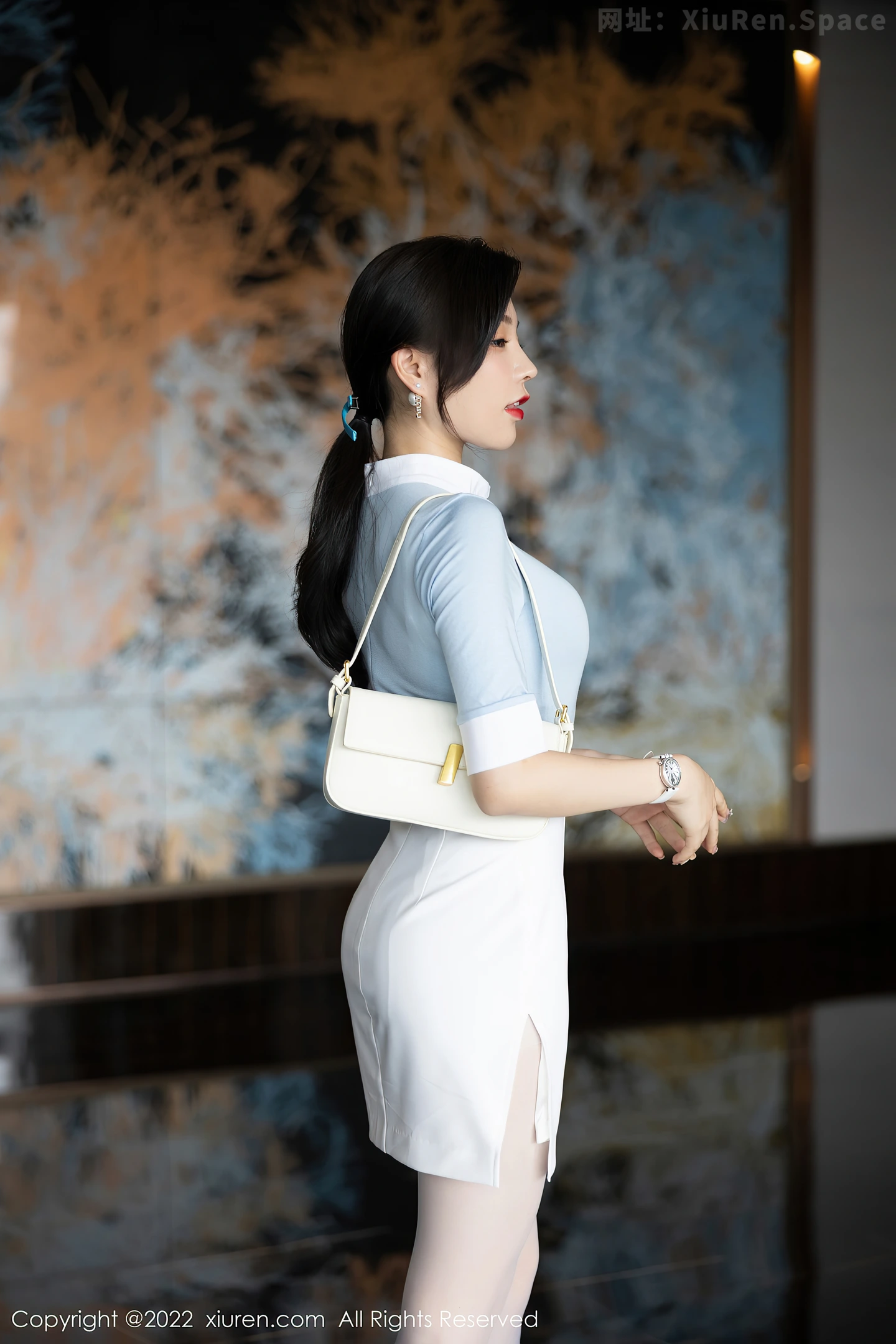 图片[4]-[XiuRen秀人网] VOL.5643 女神徐莉芝Booty淡蓝上衣配白短裙露诱人变色丝袜迷人诱惑写真85P-秀人网官方网站